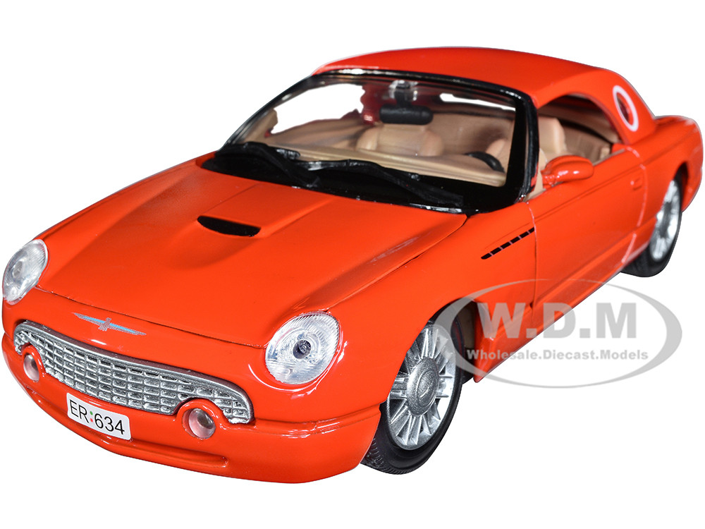 Motormax 1:24 2002 Ford Thunderbird Orange James Bond 007 "Die Another Day" (2002) Movie "James Bond Collection" Series 1/24 Diecast Model Car by Motormax