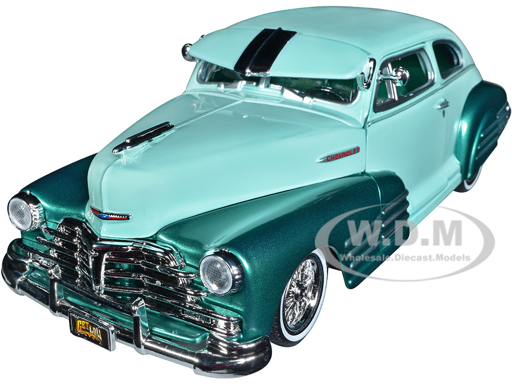 Motormax 1:24 1948 Chevrolet Aerosedan Fleetside Lowrider Pastel Green and Green Metallic Two-Tone "Get Low" Series 1/24 Diecast Model Car by Motormax