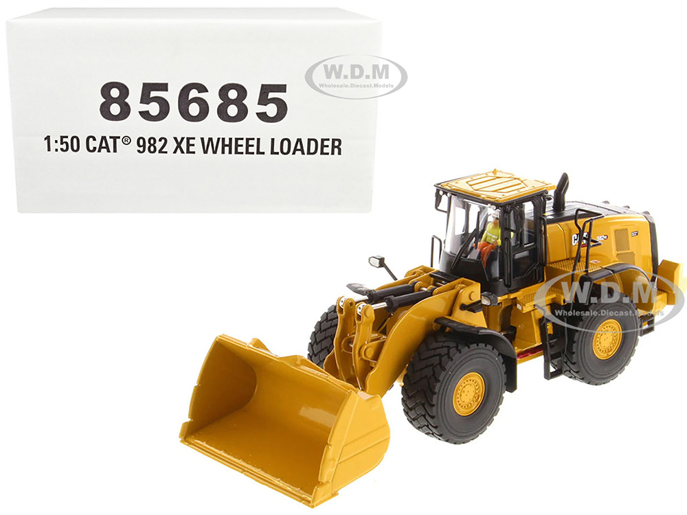 Diecast Masters 1:43 CAT Caterpillar 982 XE Wheel Loader Yellow with Operator "High Line Series" 1/50 Diecast Model by Diecast Masters