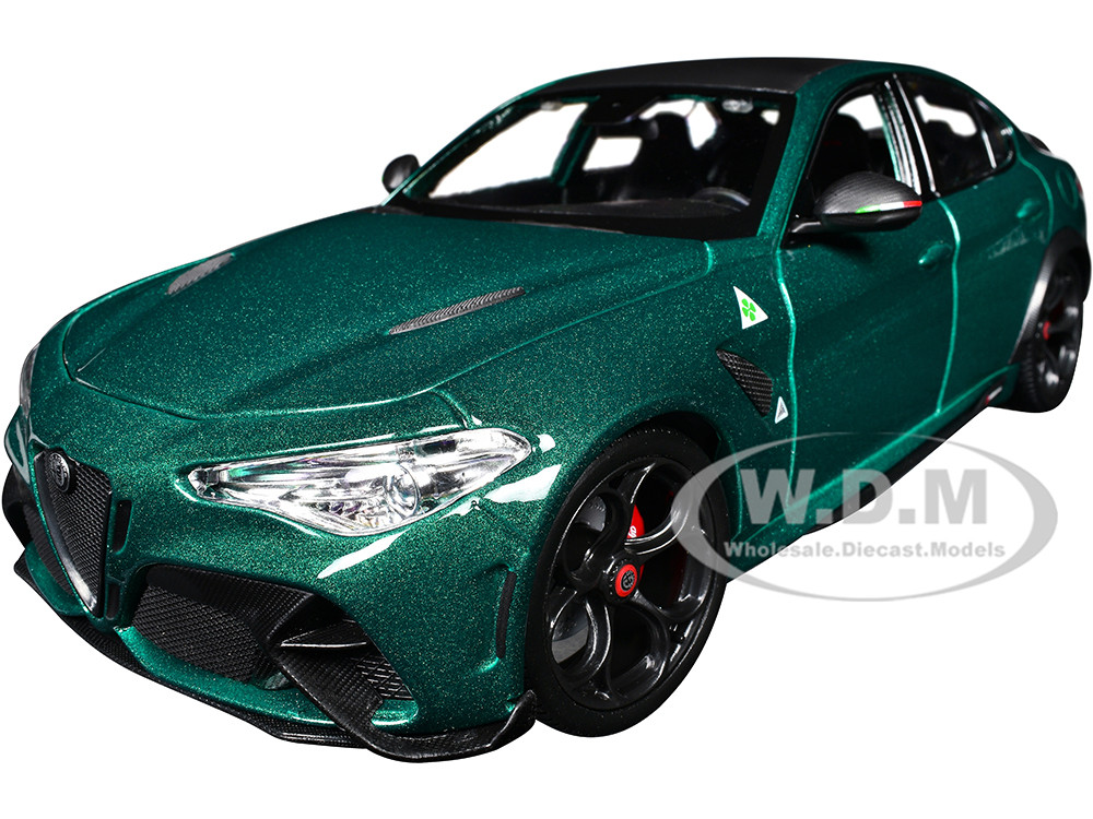 Alfa Romeo Giulia GTA Green Metallic with Carbon Top 1/18 Diecast Model Car by Bburago