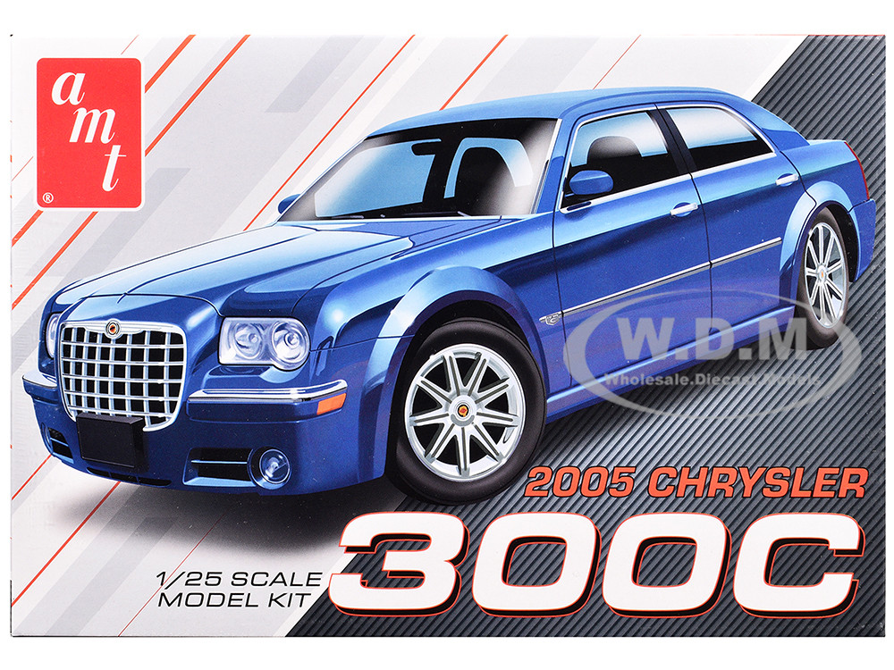 AMT 1:24 Skill 2 Model Kit 2005 Chrysler 300C 1/25 Scale Model by AMT
