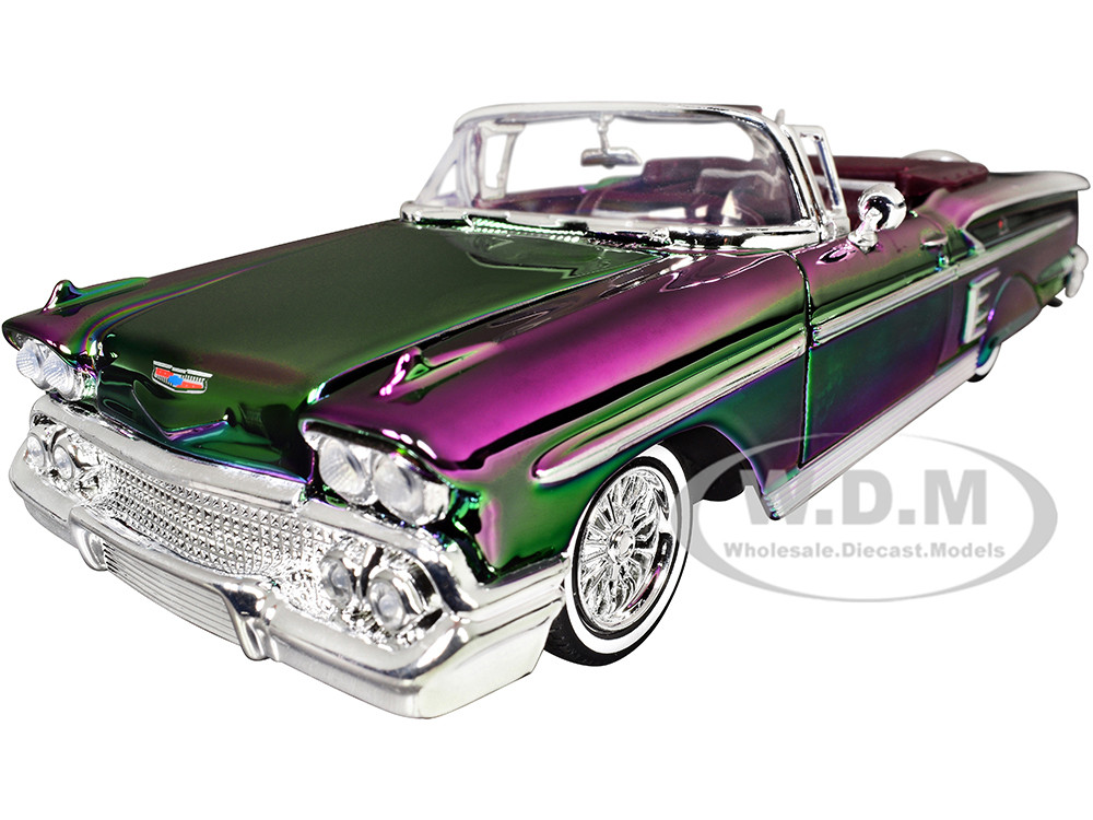 Motormax 1:24 1958 Chevrolet Impala Green and Purple Chrome "Custom Wrap" Series 1/24 Diecast Model Car by Motormax