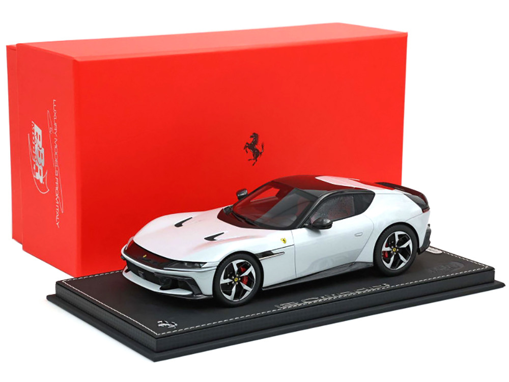 Bbr 1:18 Ferrari 12Cilindri Bianco Artico (Artic White) with Black Top with DISPLAY CASE Limited Edition to 48 pieces Worldwide 1/18 Model Car by BBR