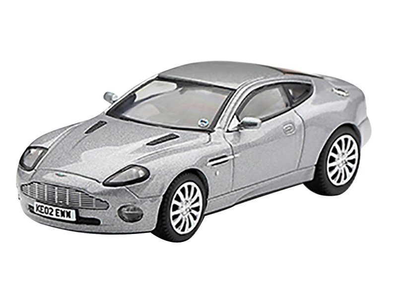 イマイ　007 アストンマーティン　プラモデル Aston Martin V12 Vanquish 007 James Bond 