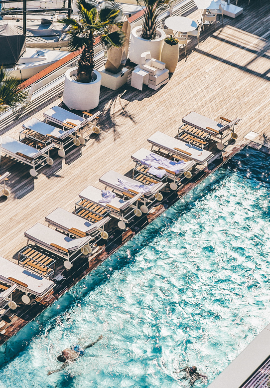Commercial Pools & Spas