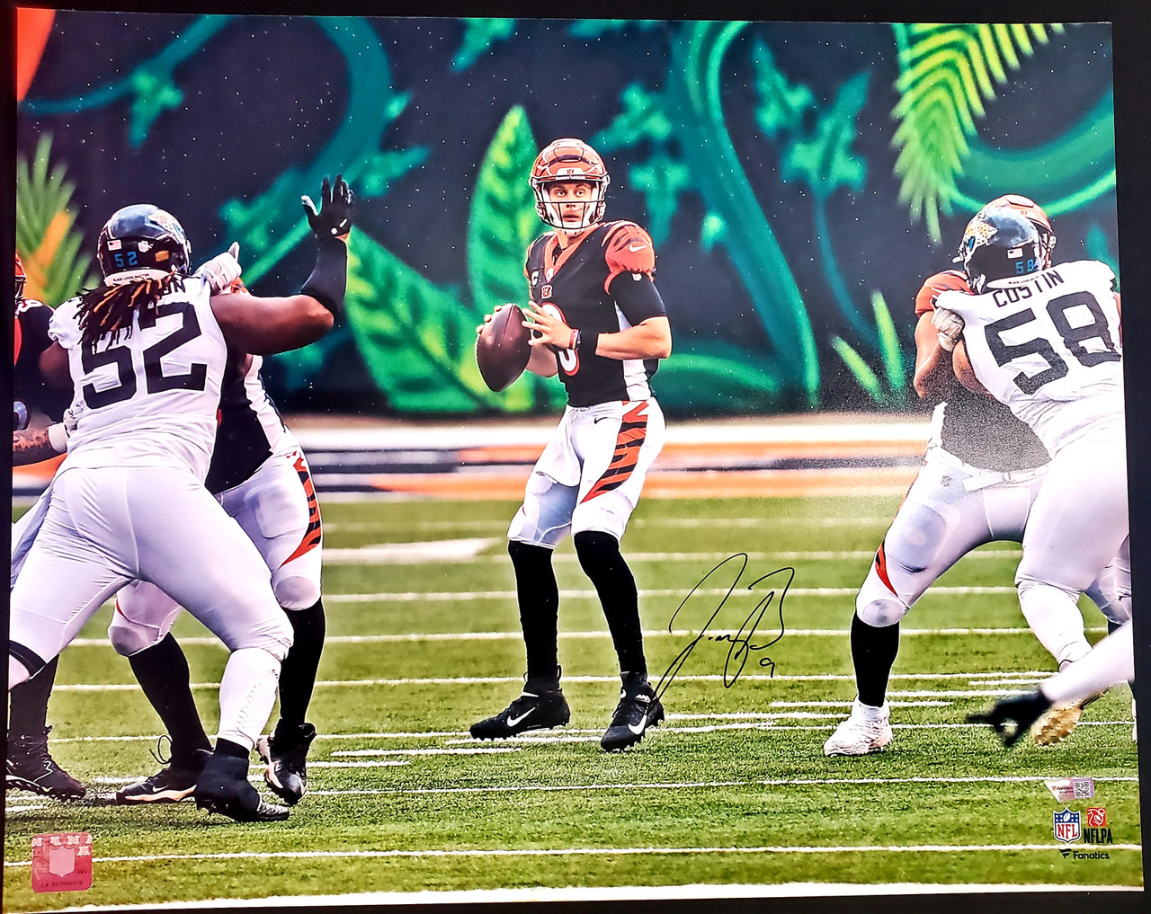 Joe Burrow Autographed 16x20 Photo Cincinnati Bengals Fanatics Holo Stock  #215680