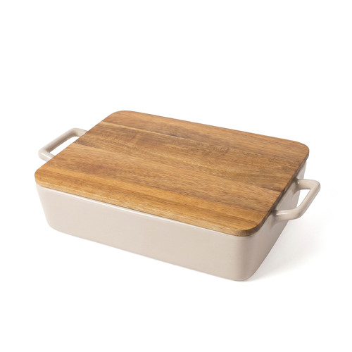 Plat à cuisson Hearth noir en grès avec couvercle en bois d’acacia et poignées intégrées
