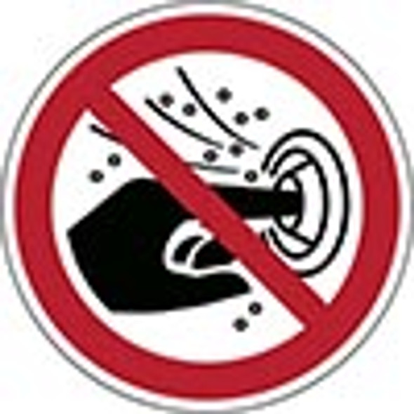 ISO Safety Sign - Do not put finger into the nozzle of a hydromassage