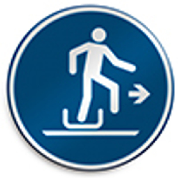 ISO Safety Sign - Alighting from toboggan to the right