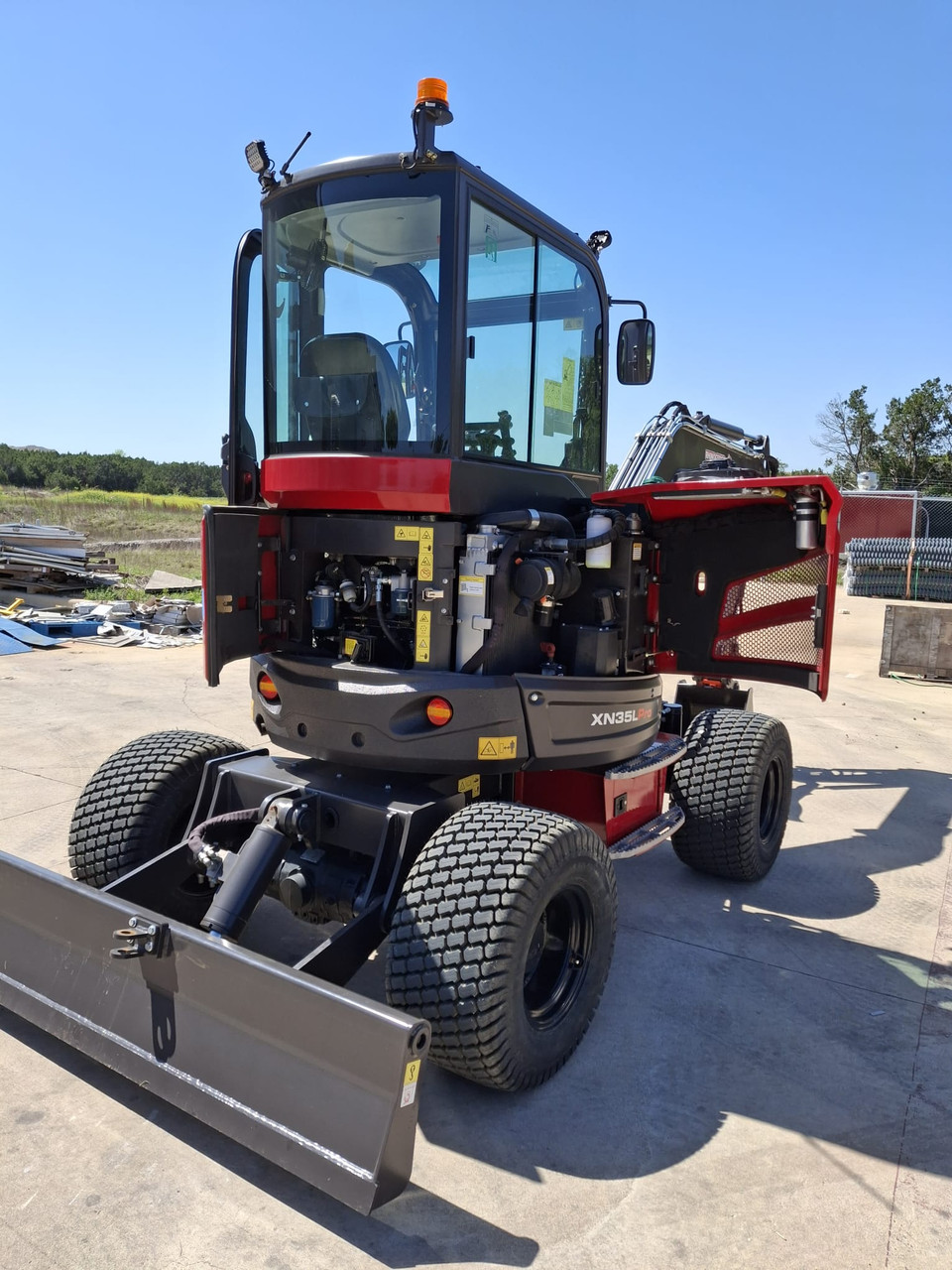 rhino Rhinoceros XN25 2.5 Ton Mini Excavator - Efficient Digging