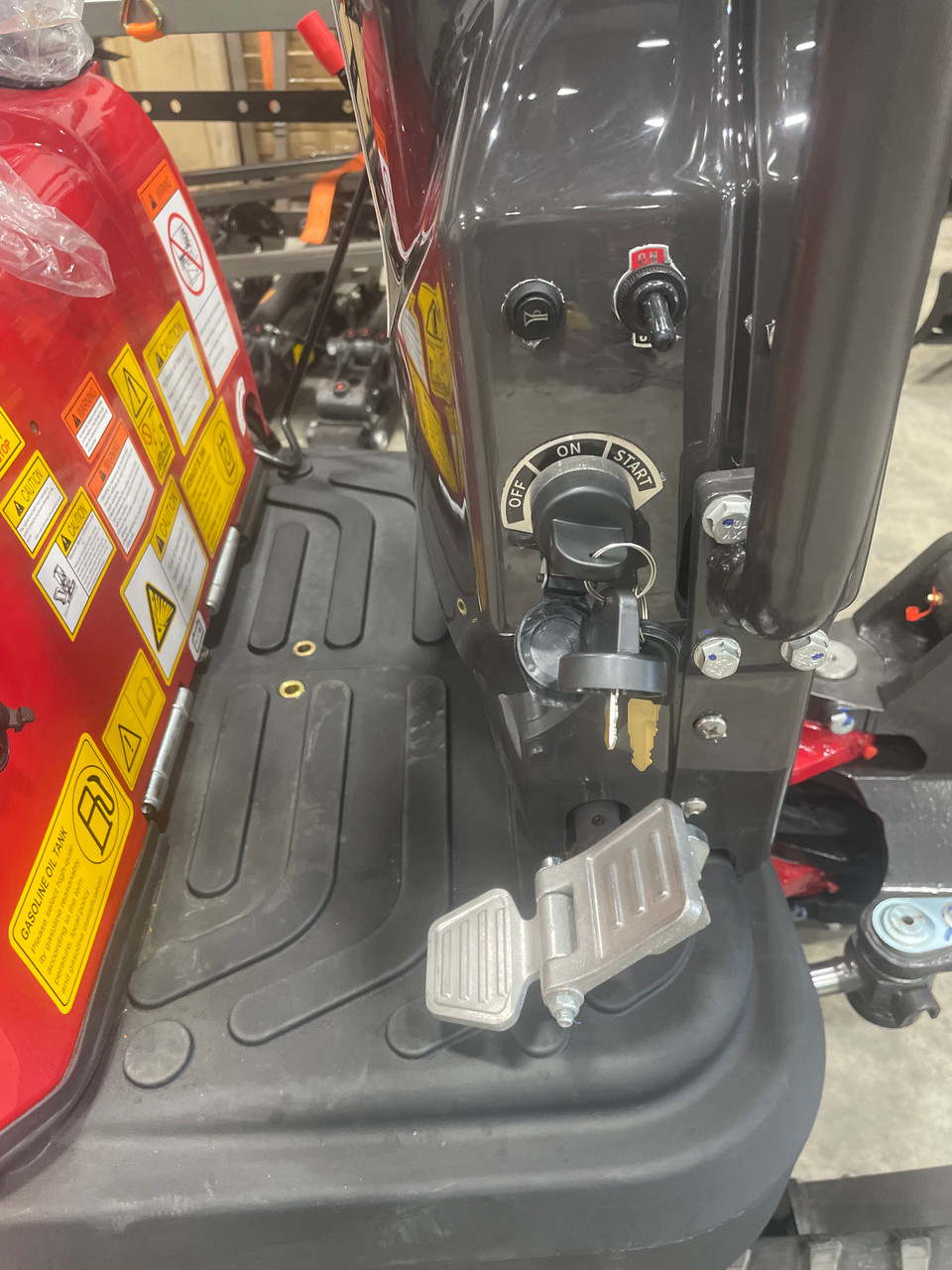 Rhinoceros 1.5 Ton Mini Excavator XN13 B&S Engine