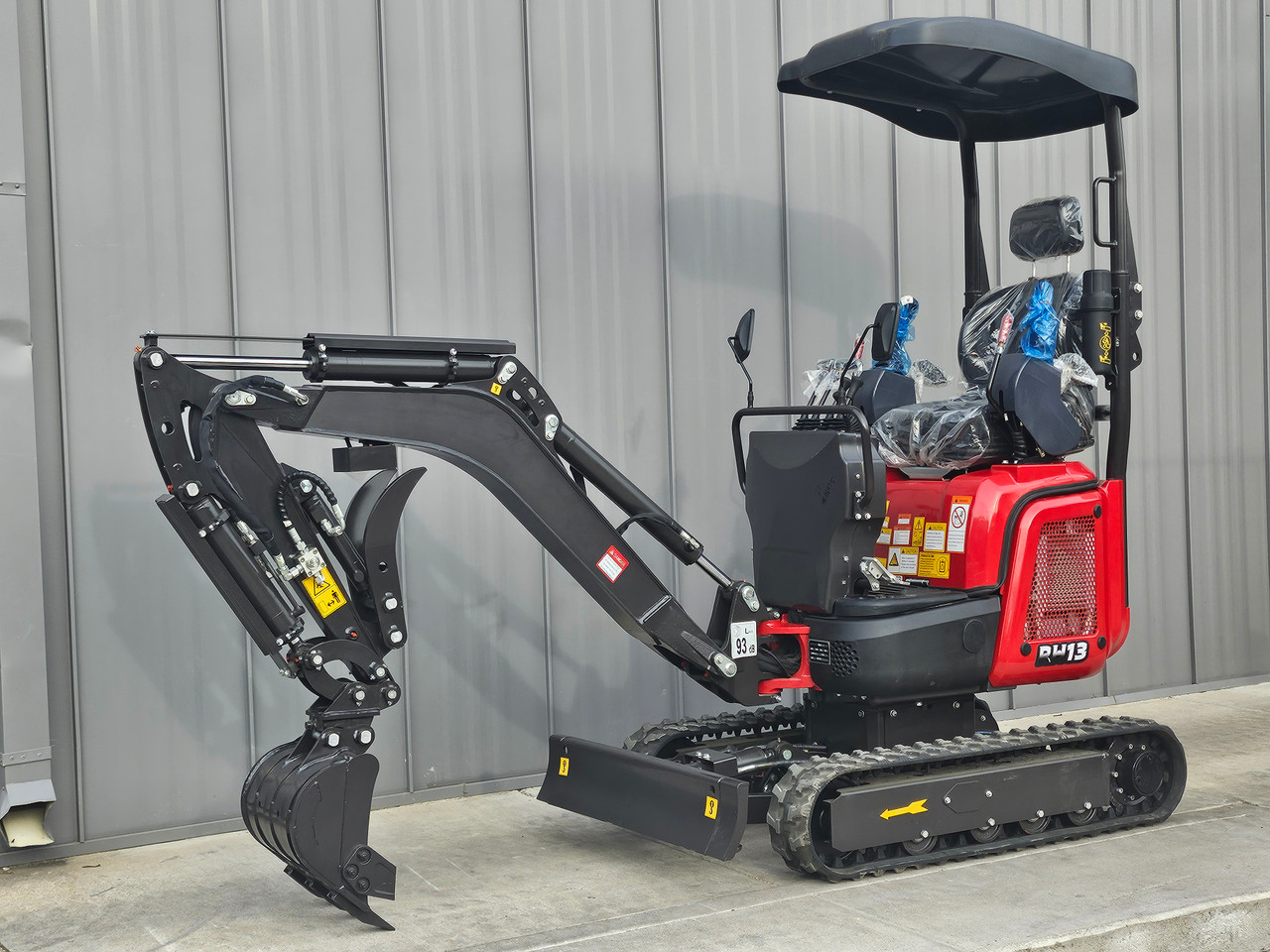 Rhinoceros 1.5 Ton Mini Excavator RH13 D722 Kubota Engine