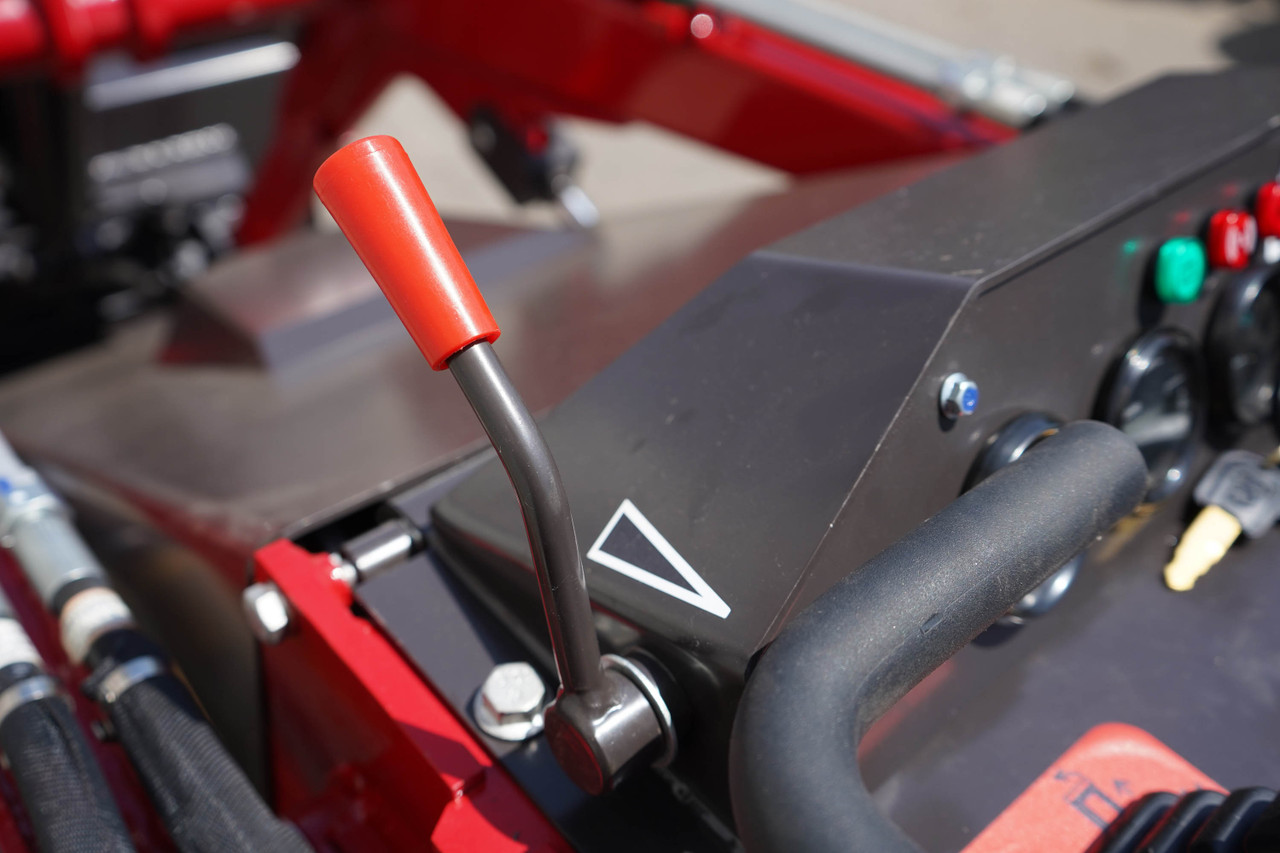 Rhinoceros Skid Steer Loader RH925 with Kubota Diesel Engine