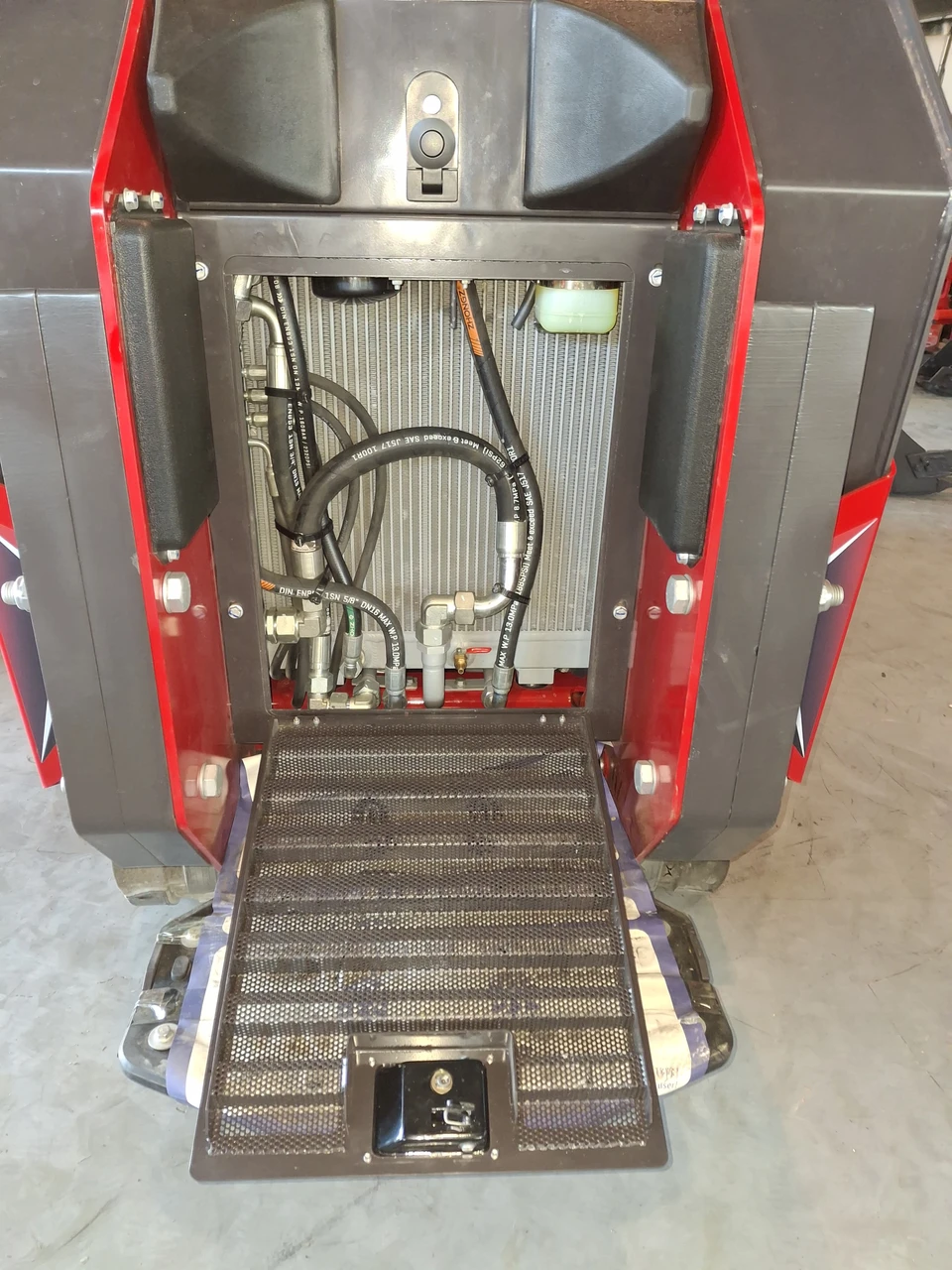 Rhinoceros RH1000 Skid Steer Loader Kubota D1703 Diesel Heavy Duty Mini Skid Steer - view 11