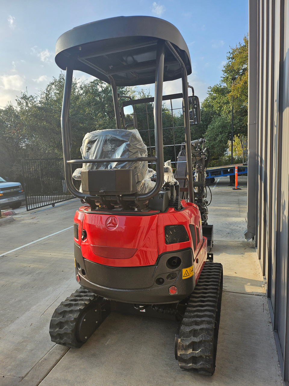 Rhinoceros 2 Ton Mini Excavator with Pilot System