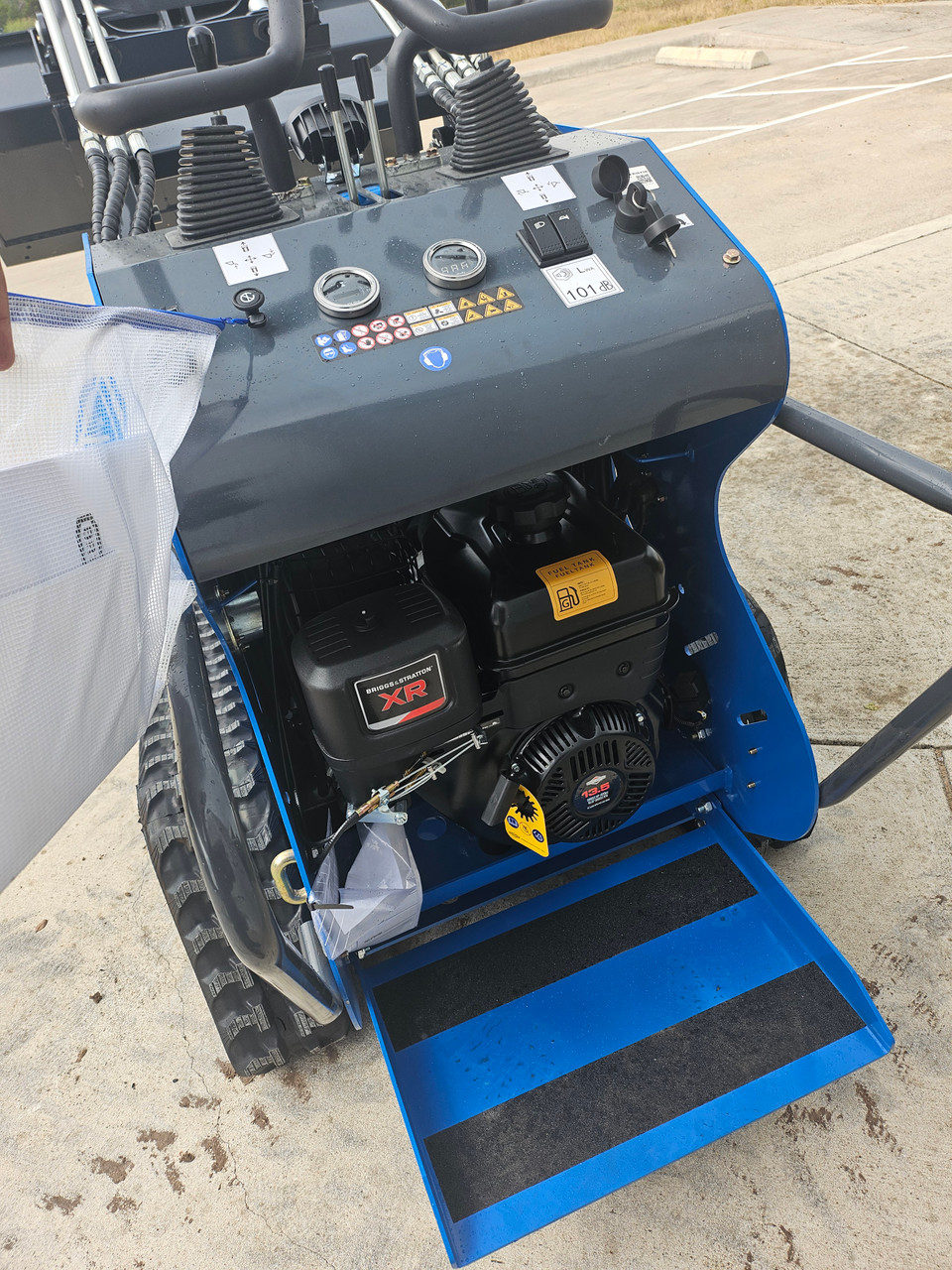 RS03 Skid Steer Loader with B&S XR engine