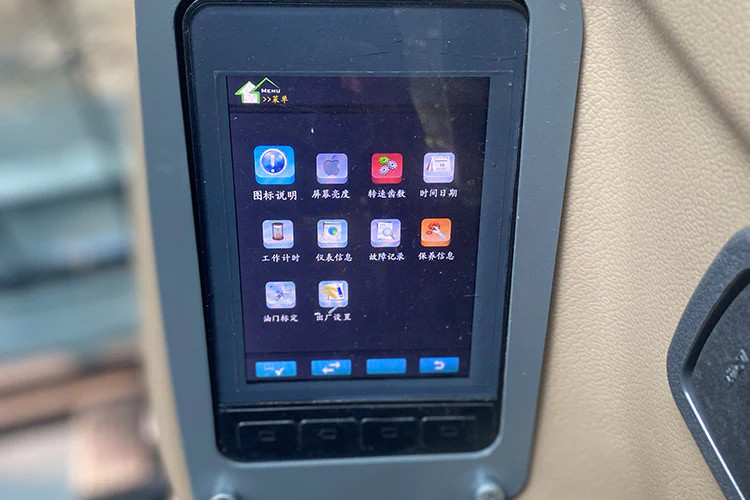 RS20 Rippa Skid Steer with Kubota Engine, Pilot Tracks