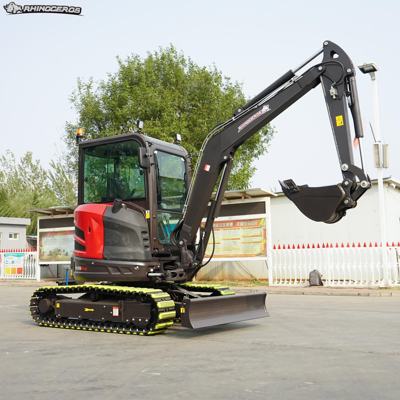 Rhinoceros RH40 Pro Tracked Excavator with Cab Rhinoceros RH40 Pro Tracked Excavator with Cab
