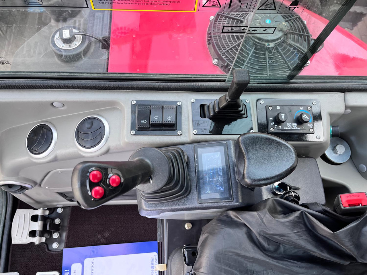 Rhinoceros RH40 Pro Tracked Excavator with Cab Rhinoceros RH40 Pro Tracked Excavator with Cab