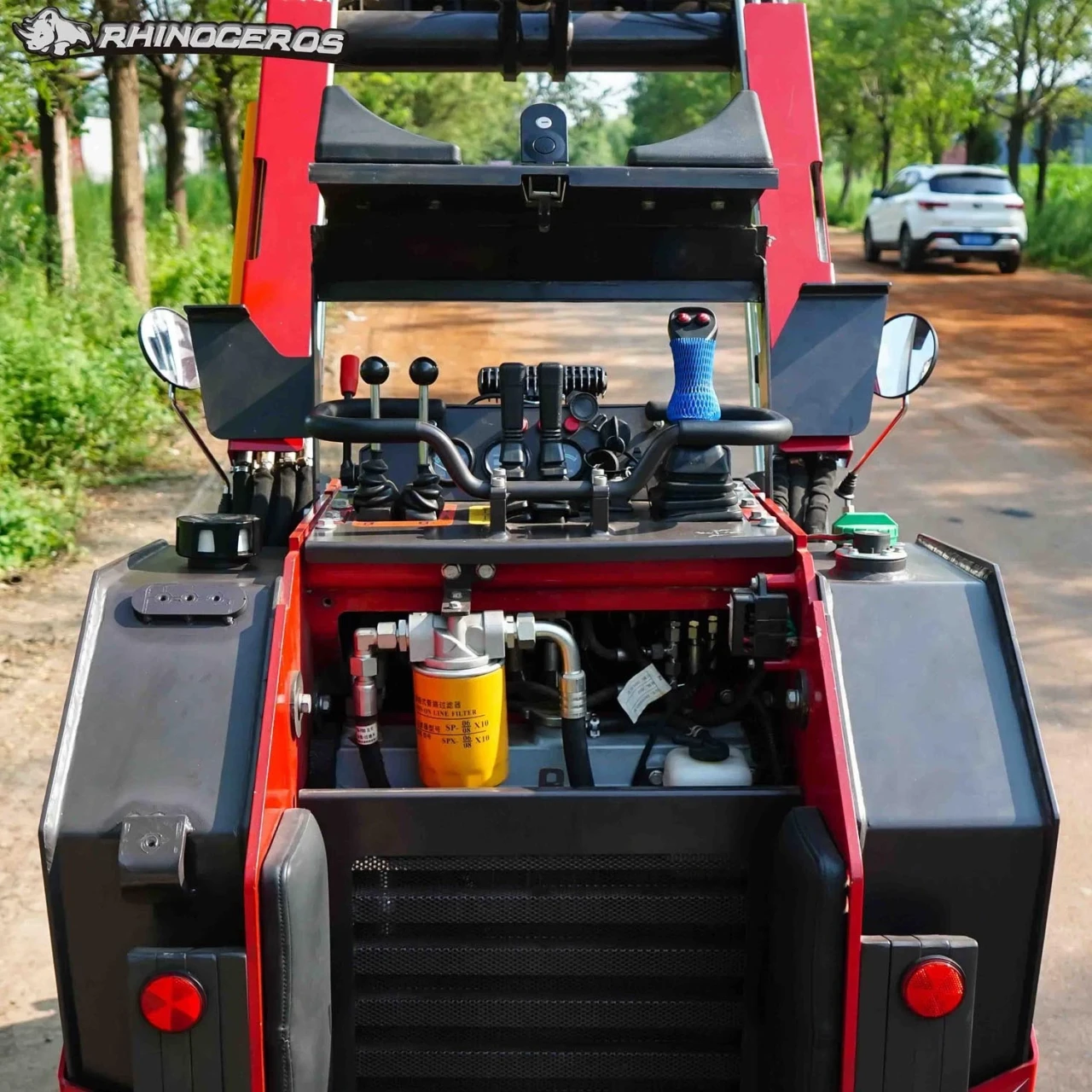 Rhinoceros RH1200 Mini Skid Steer Loader - view 6