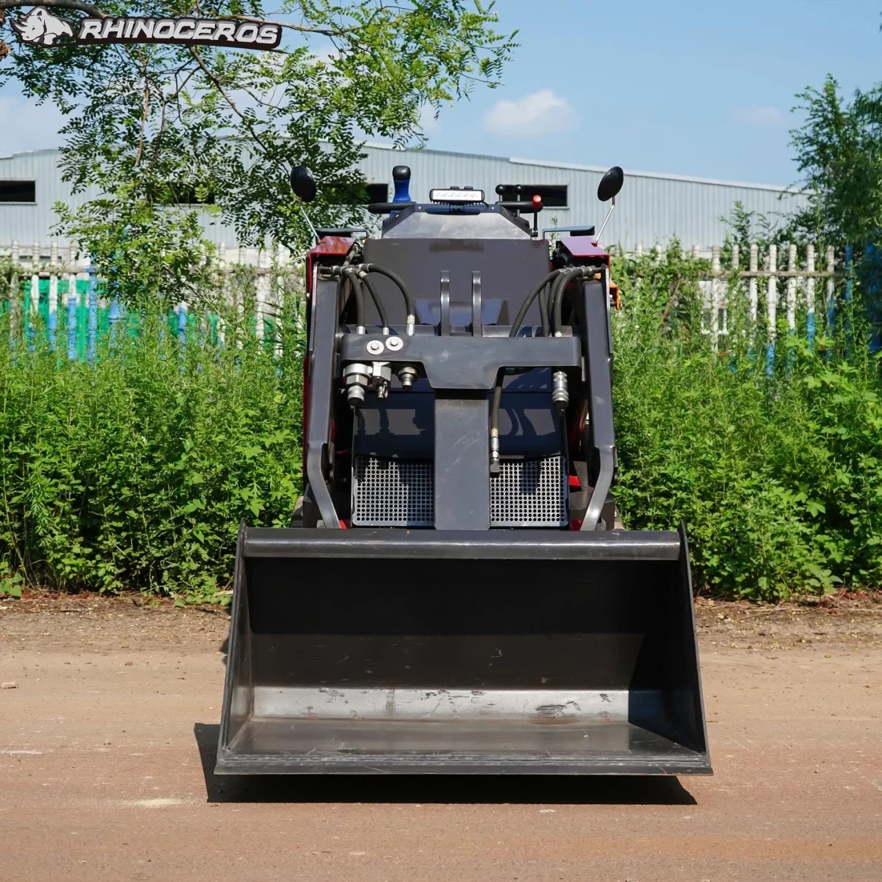 Rhinoceros RH1200 Mini Skid Steer Loader - view 4