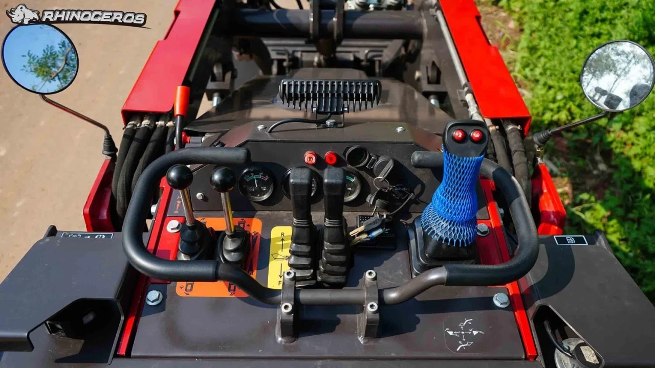 Rhinoceros RH1200 Mini Skid Steer Loader - view 9
