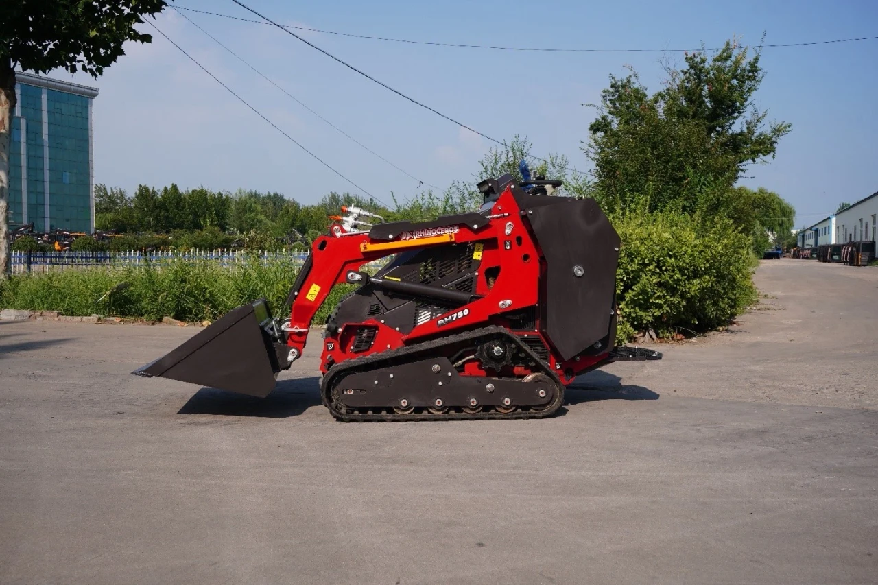 Rhinoceros RH750 Skid Steer Loader - view 2