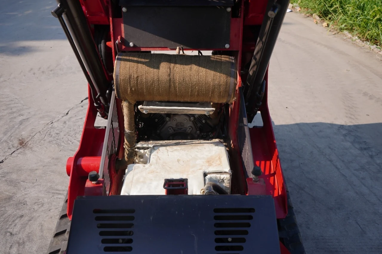 Rhinoceros RH750 Skid Steer Loader - view 12