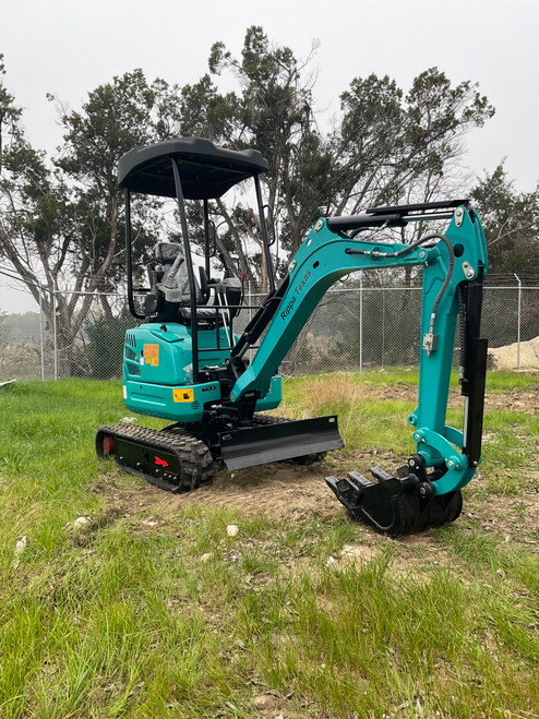 バッグ Blue wood Kubota Diesel, 2.5 Ton Excavator : TELESCOPIC TRACK & SWING