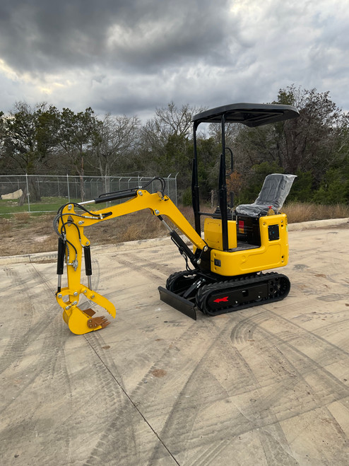 1 Ton Mini Excavator with Telescopic Track, B&S Gas Engine, 13.5 HP