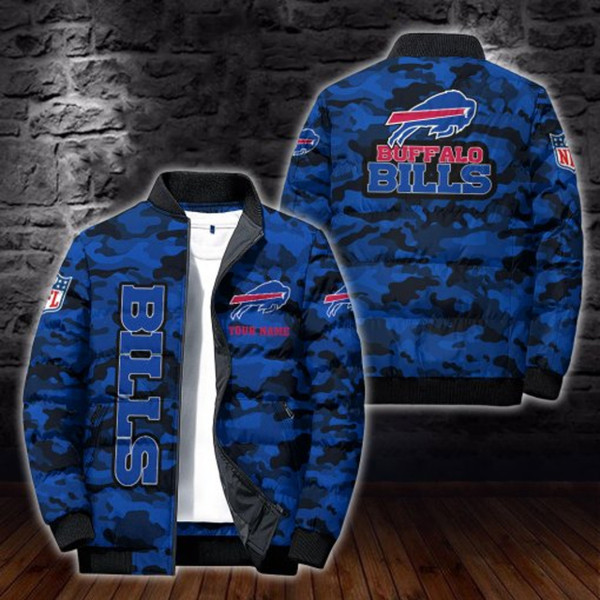 **(N.F.L.BUFFALO-BILLS-TEAM-SPORT-CAMO.PUFFER-JACKETS/ADD-YOUR-OWN-CUSTOM-NAME-OR-TEXT/OFFICIAL-BILLS-TEAM-COLORS & OFFICIAL-BILLS-TEAM-LOGOS/GRAPHIC-3D-PRINTED-DOUBLE-SIDED-ALL-OVER-TEAM-DESIGN/WARM-PREMIUM-N.F.L.BILLS-TEAM-PUFFER-CAMO.JACKETS)**