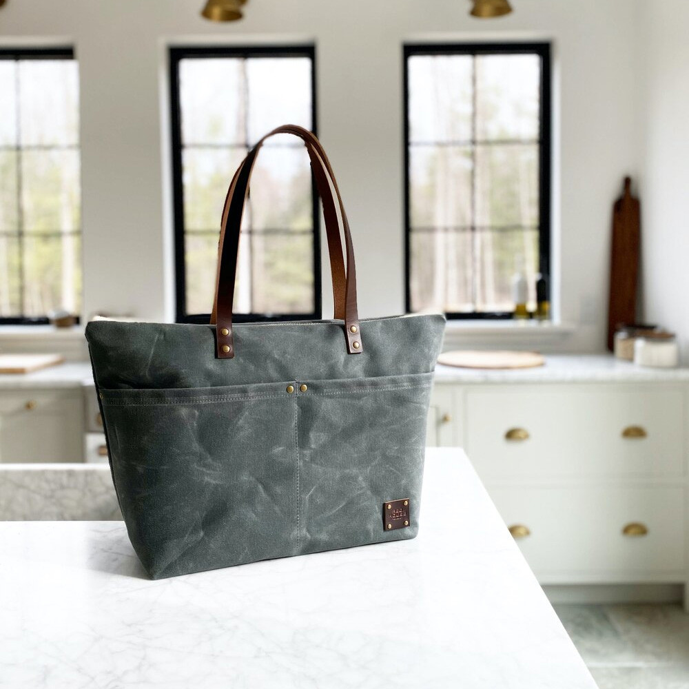 zip closure tote bag