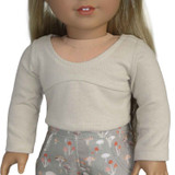 Fits: 18" dolls
Includes: top
Knit crop tee with long sleeves and Velcro closure in back.
Fabric: 100% cotton
Color: beige