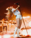 sE Electronics V7 Super-Cardioid Dynamic Vocal Mic Chrome Finish - Paramore Hayley Williams-2.jpg