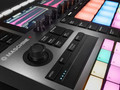 Native Instruments Maschine+ Standalone Groovebox - 405864-Maschine-Plus-detail-02.jpg