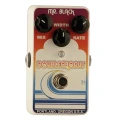 Mr Black DoubleChorus Diamond Sunset Chorus Pedal in White - MB-DCXX-A2_2-removebg-preview.jpg