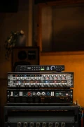 B Stock : Audient EVO 16 24-in 28-out USB-C Audio Interface - 019 - 513425-EVO 16 Lifestyle-1000px-2.jpg