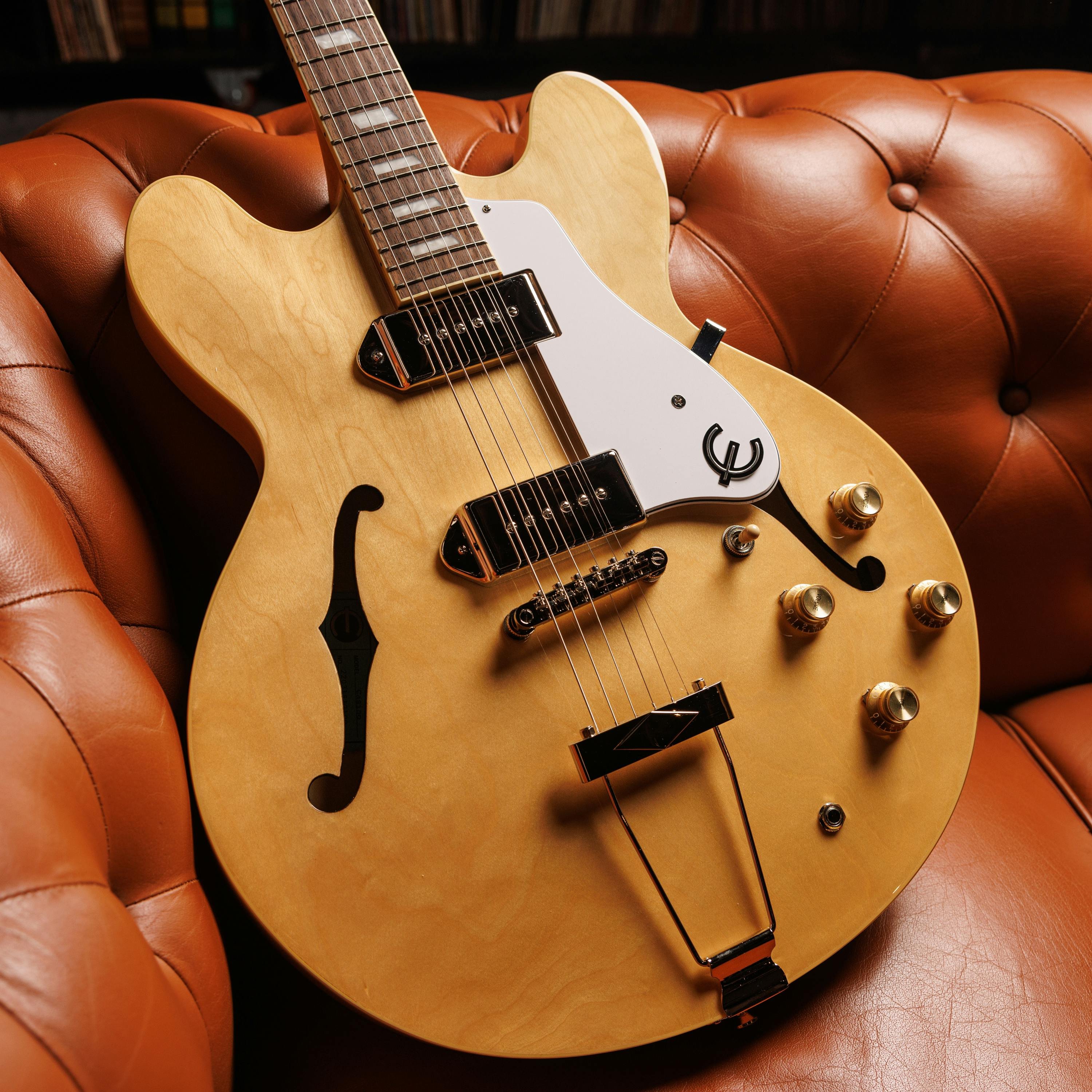 ギター Epiphone Casino lic Gold Epiphone Casino Goldtop Guitar Review by Sweetwater - YouTube