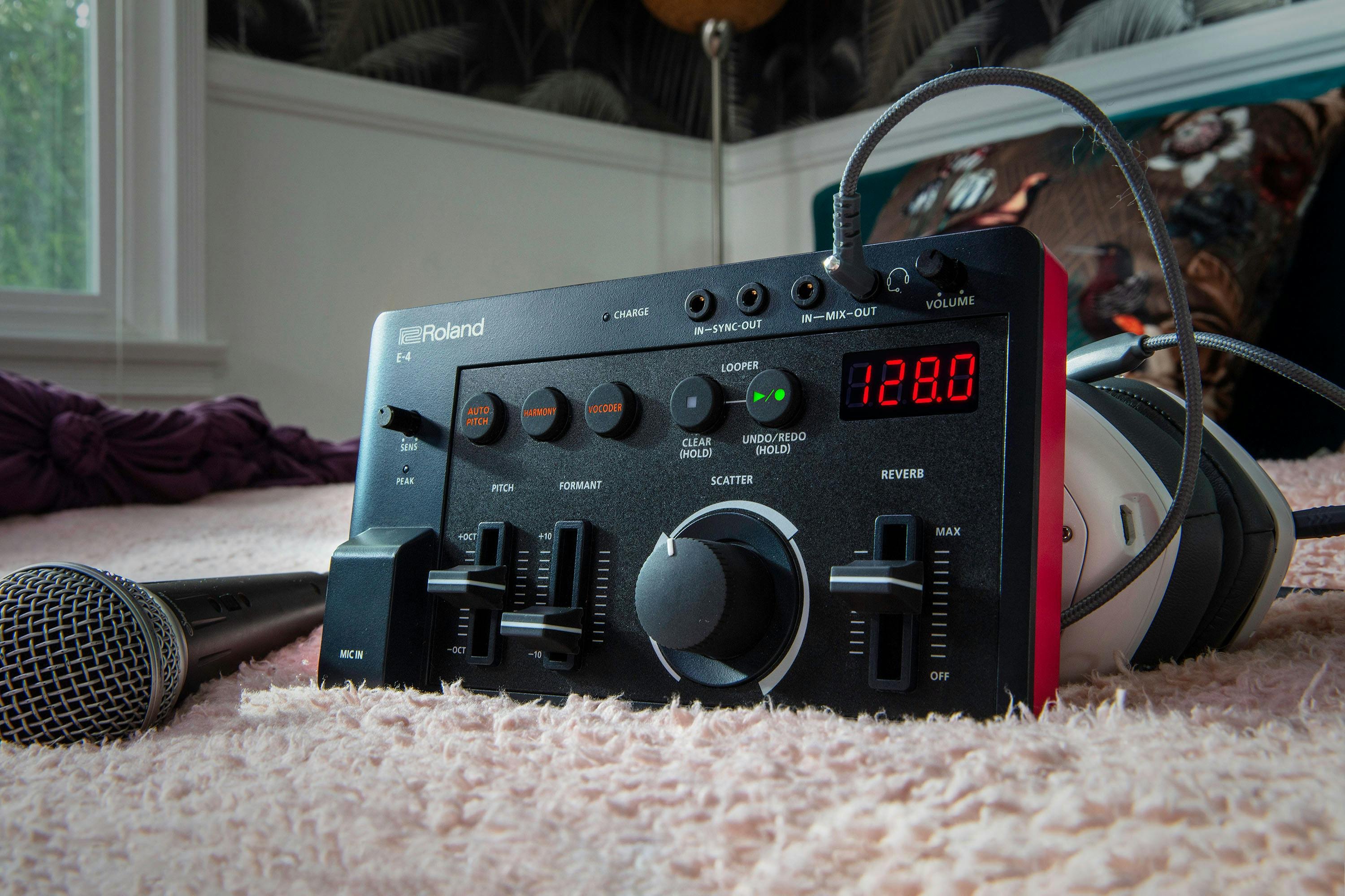 Roland E-4 AIRA Compact Voice Tweaker - 510016-AIRA Compact E-4 Close 1.jpg