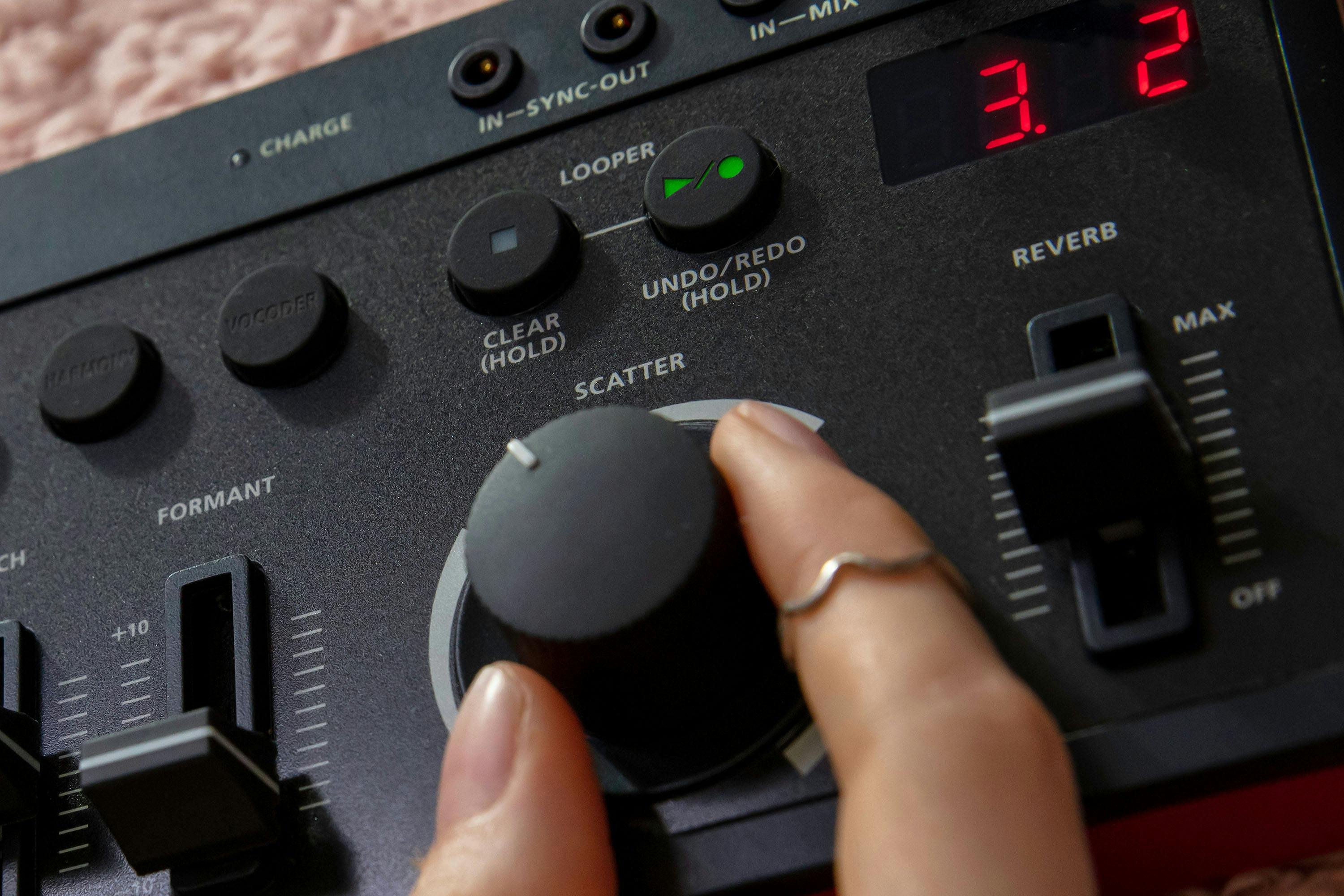 Roland E-4 AIRA Compact Voice Tweaker - 510017-AIRA Compact E-4 Close 2.jpg