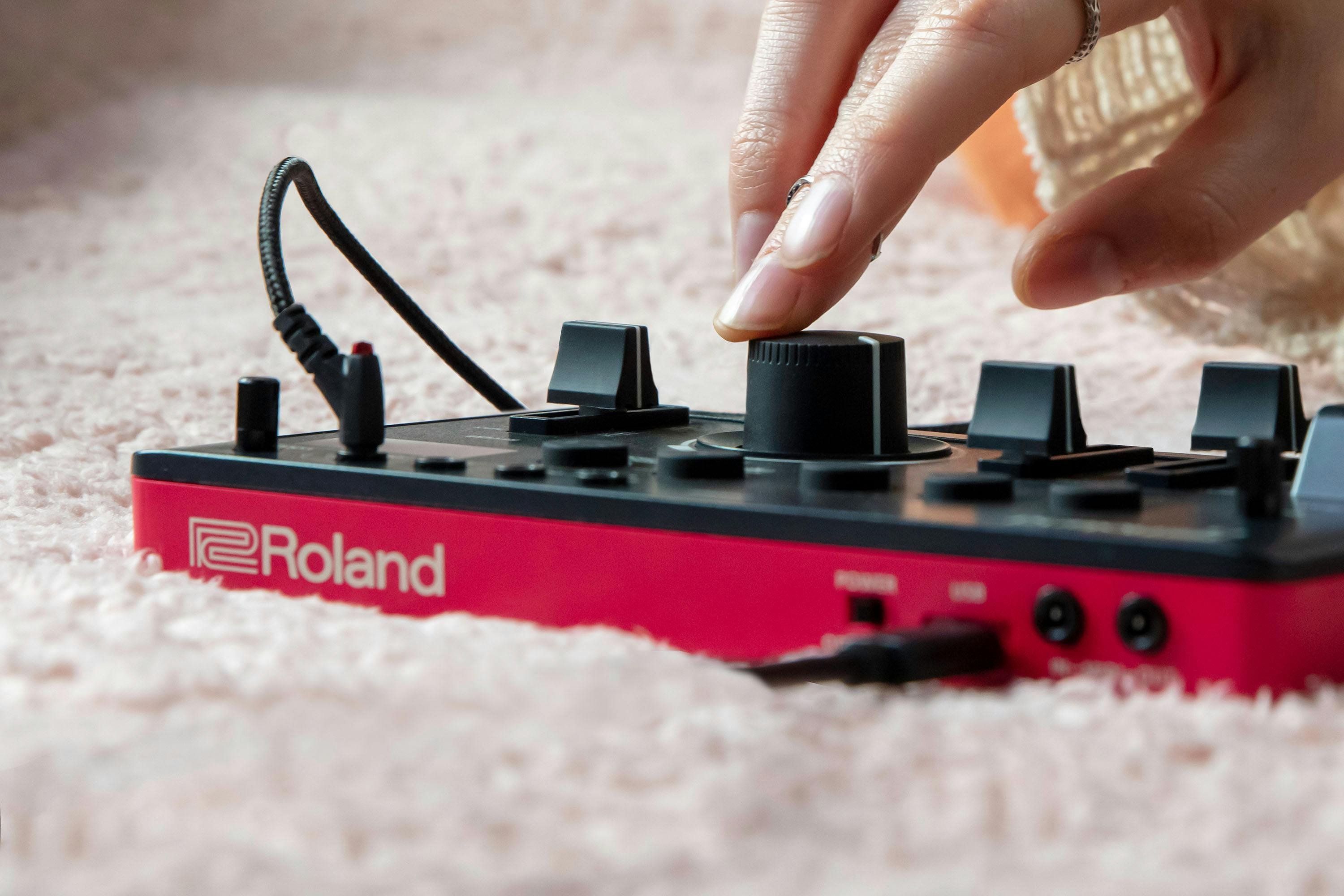 Roland E-4 AIRA Compact Voice Tweaker - 510018-AIRA Compact E-4 Close 3.jpg