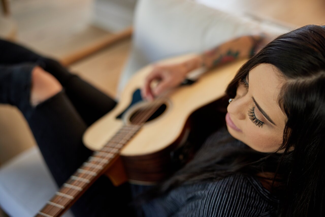 Taylor BT1e Electro-Acoustic Guitar - Taylor-Lifestyle-BT1e-2022 5.jpg