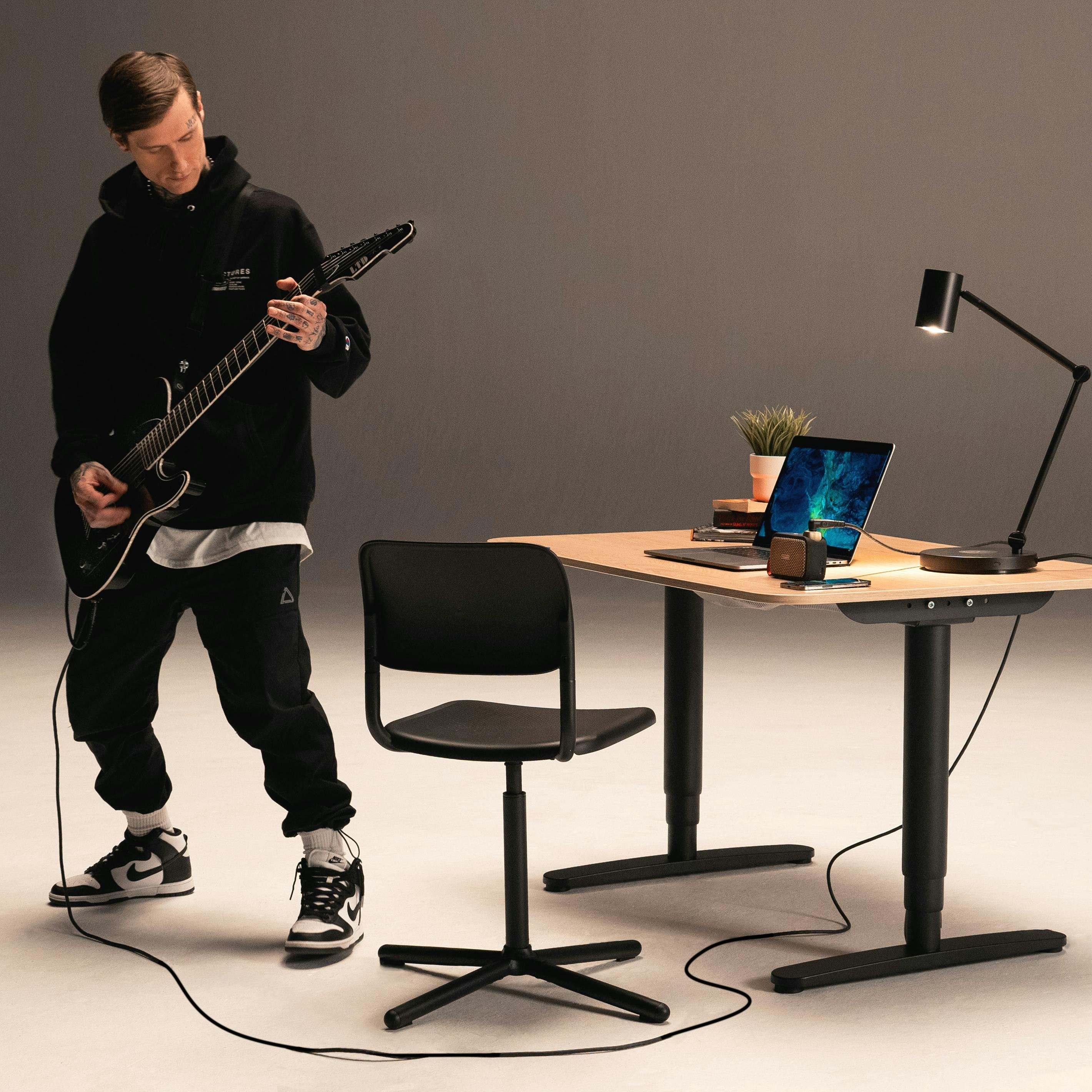 Positive Grid Spark GO Ultra-Portable Smart Guitar Amp & Bluetooth Speaker - SPARK-GO-Positive-Grid-Spark-Go-Amp-Lifestyle-4.jpg
