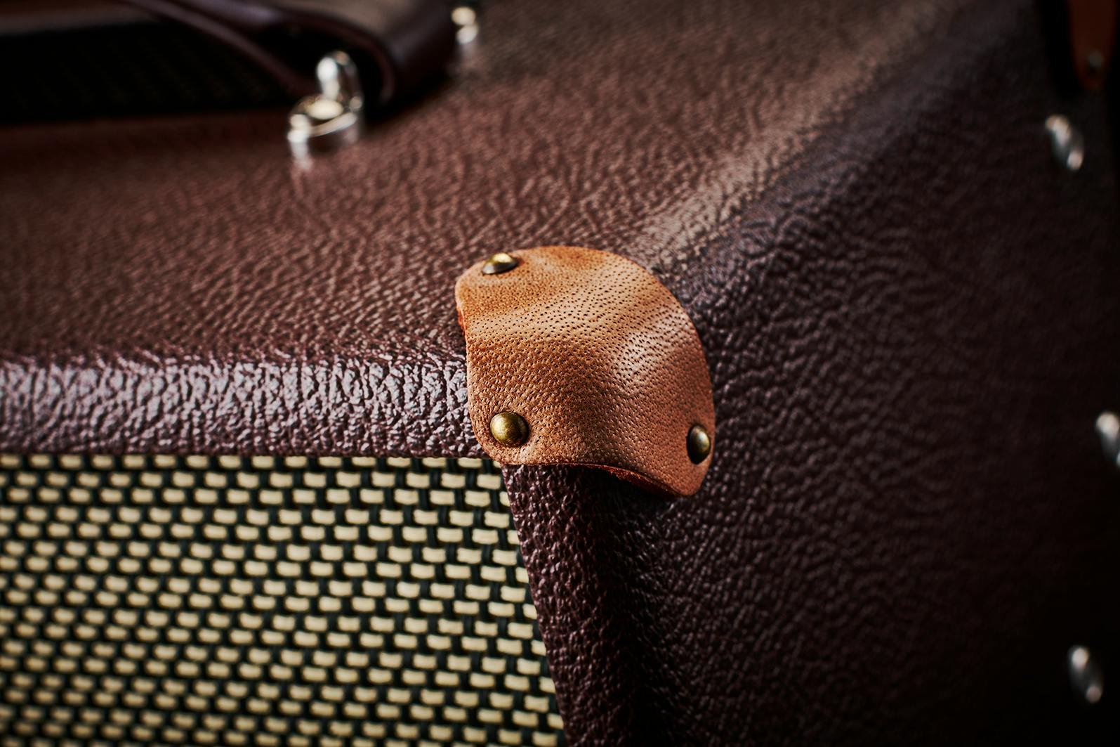 Victory VC35 The Copper EL84 Compact Sleeve Guitar Amplifier Head - VC35HCOMPACT-victory-the-copper-wooden-head-lifestyle-corners.jpg