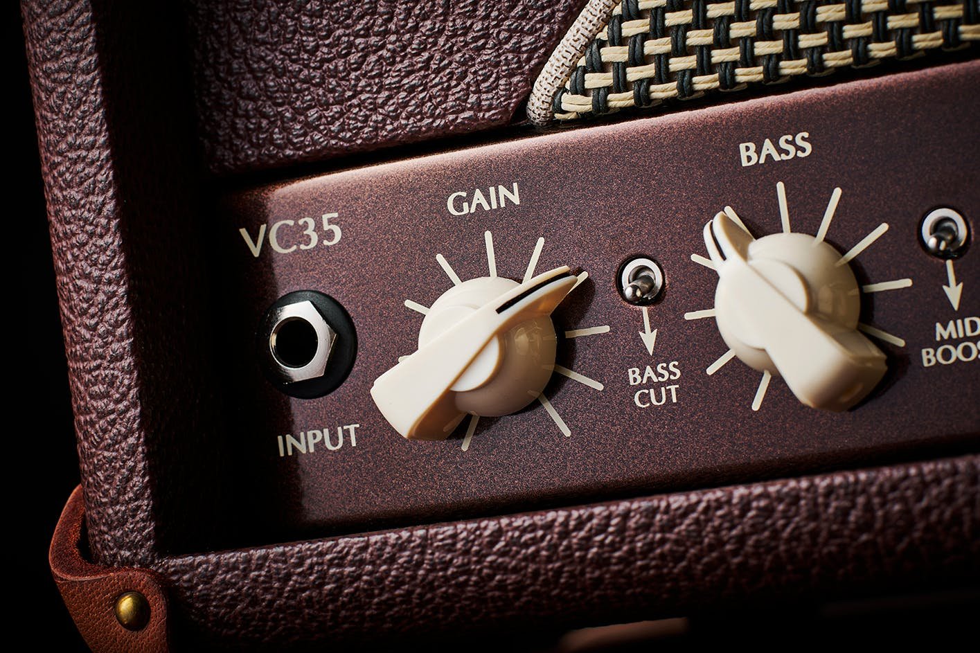 Victory VC35 The Copper EL84 Compact Sleeve Guitar Amplifier Head - VC35HCOMPACT-victory-the-copper-wooden-head-lifestyle-input.jpg