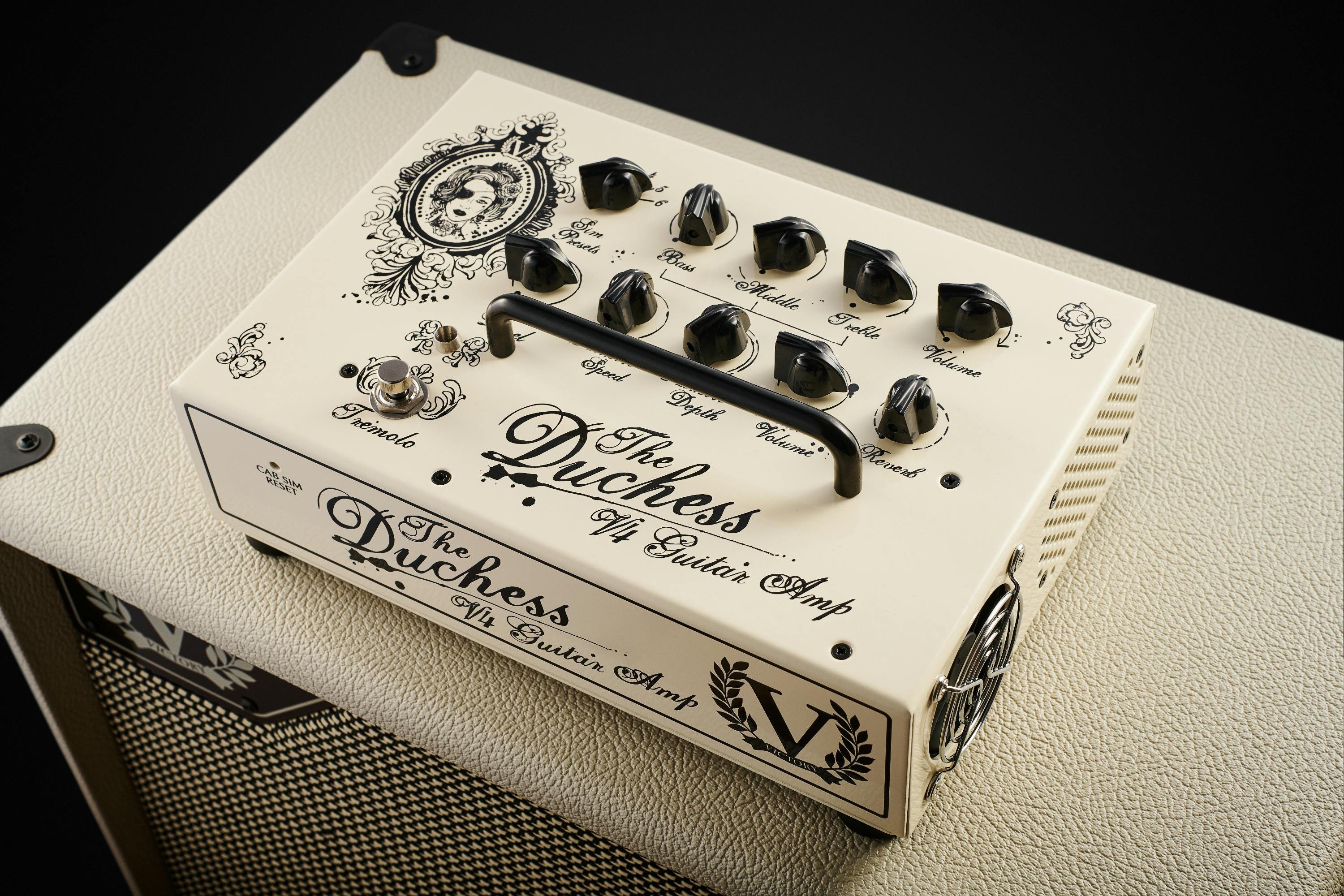 Victory V4 The Duchess Guitar Amp Pedal - 504535-Victory-V4-The-Duchess-Amp-Beauty-Angle.jpg