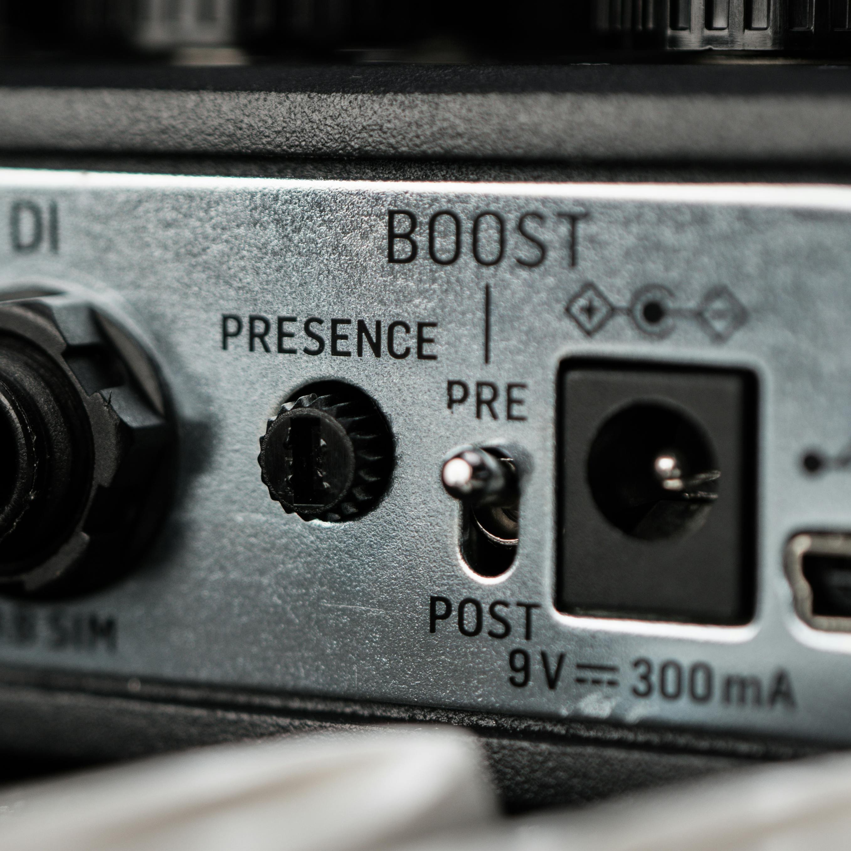TC Electronic AmpWorx Vintage Series JIMS 45 Preamp Pedal - 0709-AJM86-001-TC-Electronic-Ampworx-Jims-45-Preamp-Pedal-Lifestyle-4.jpg