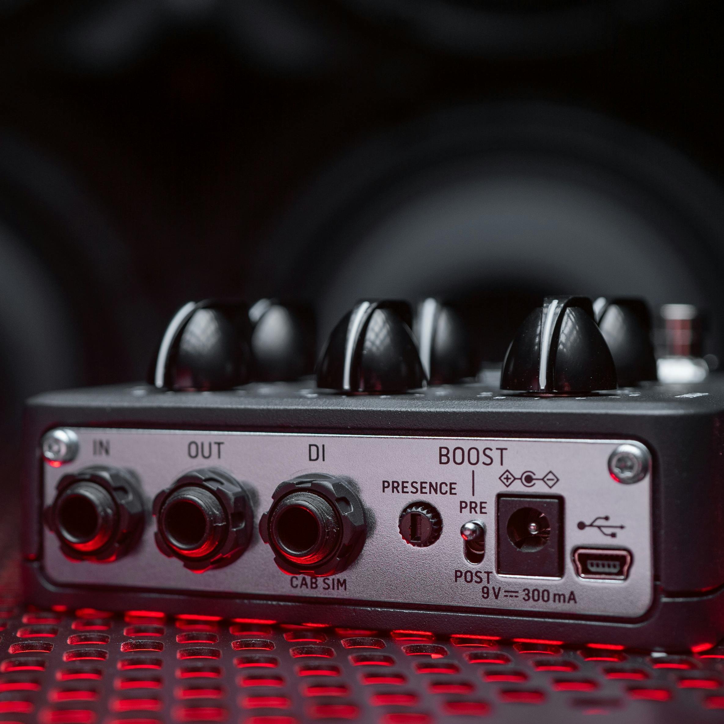 TC Electronic AmpWorx High-Gain Series V550 Preamp Pedal - 0709-AJX86-001-TC-Electronic-Ampworx-V550-Preamp-Pedal-Panel.jpg