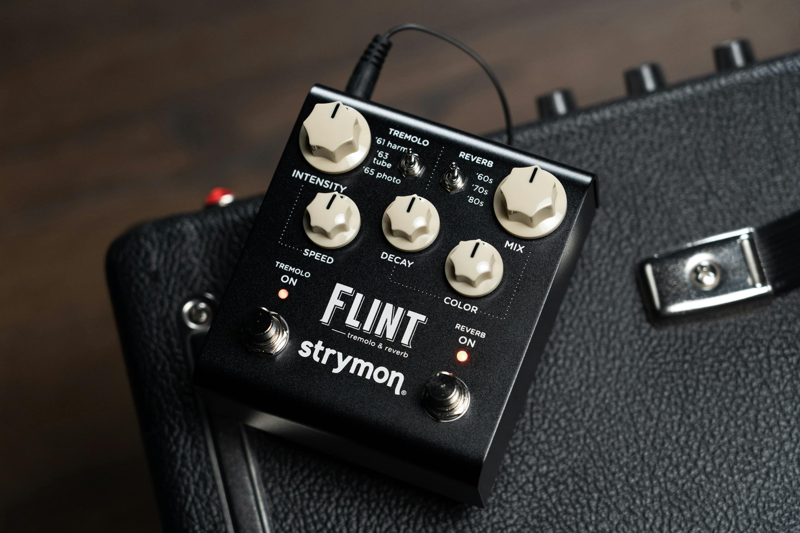 Strymon Flint Tremolo & Reverb Pedal V2 - 518298-Strymon-Flint-V2-Feature.jpg