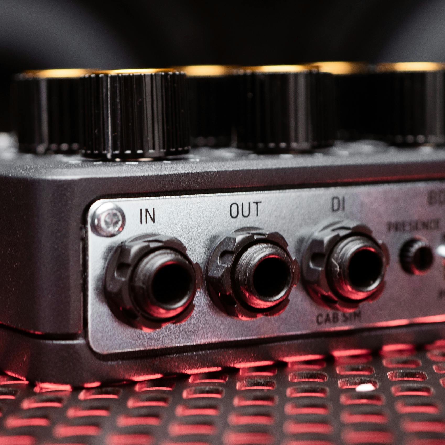 TC Electronic Ampworx JIMS 800 PREAMP - Dual-Channel Guitar Preamp - 0709-AJV86-001-TC-Electronic-Ampworx-JIMS-800-Preamp-Pedal-Jacks.jpg